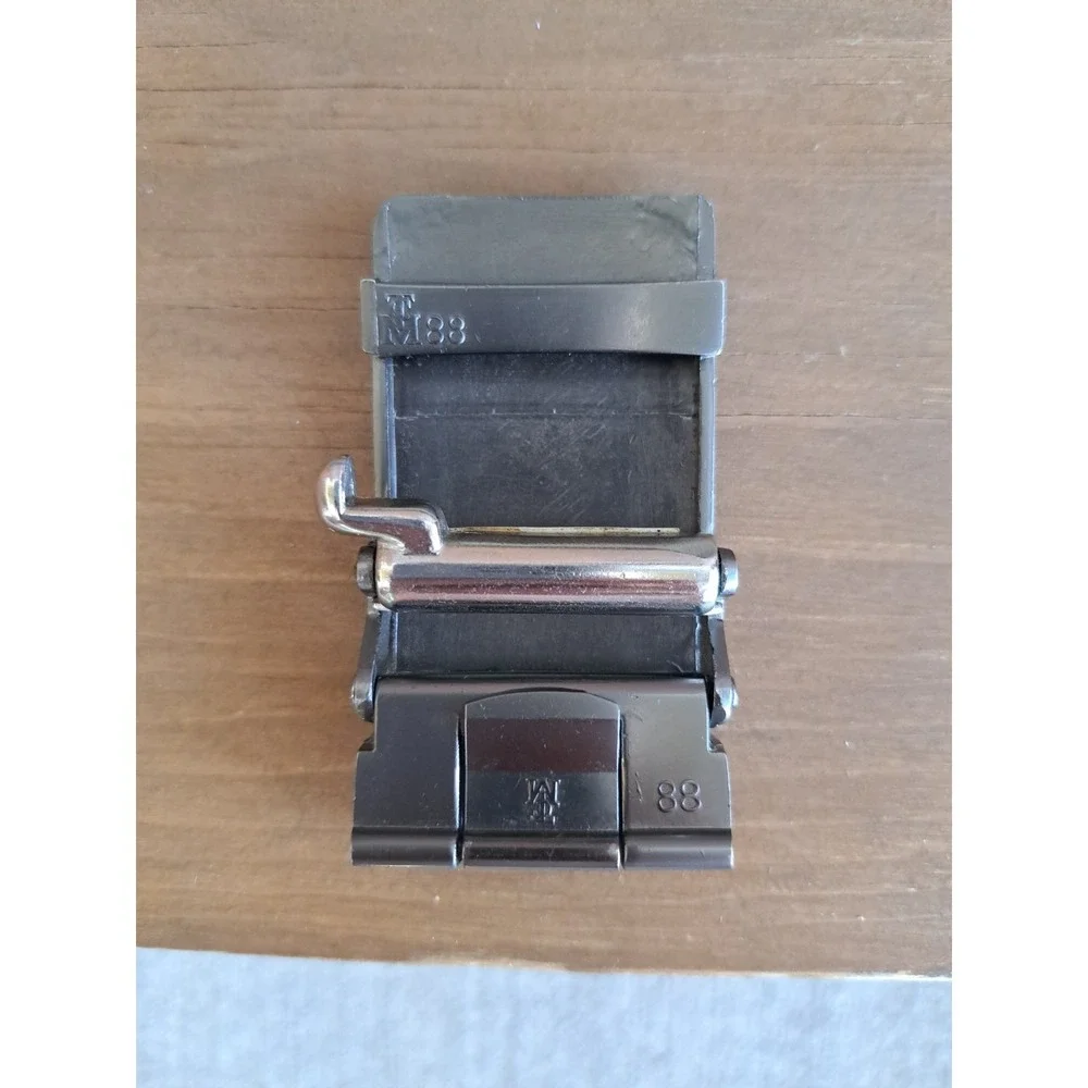 Men's Gunmetal-Tone Automatic Ratcheting Belt Buckle Leopard For 34-35 mm Belt